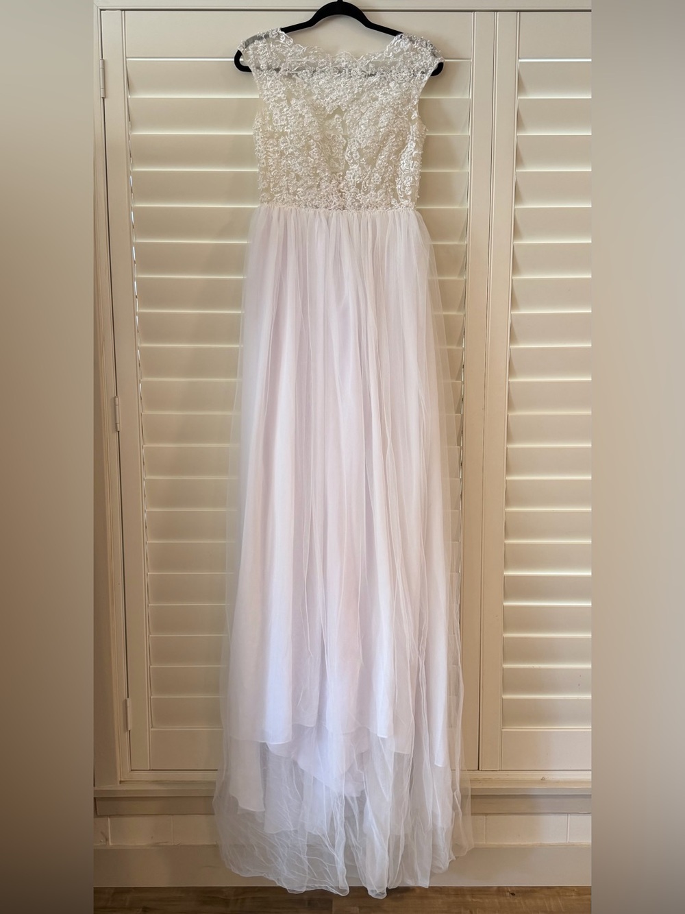 Elegant Ivory and White Wedding Gown with Beaded Bodice Flowing Tulle Skirt